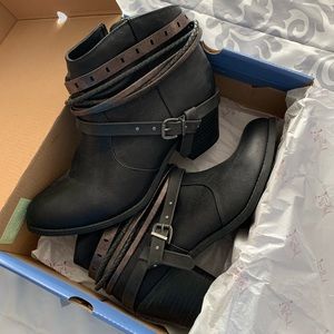 Women’s Jellypop ankle booties size 9.5